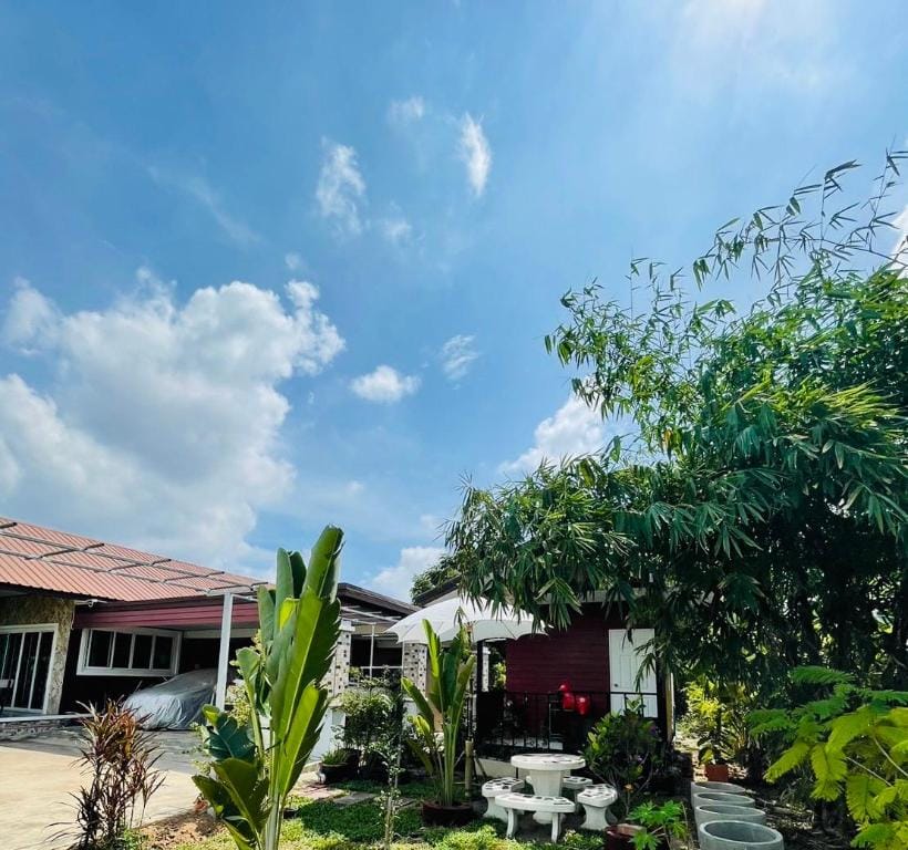 Ban Vanitcha Resort บ้านวณิชชา Vacation rental in Thailand