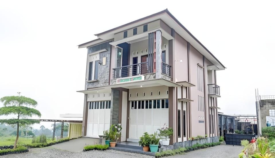 RedDoorz @ Jalan Dieng 3 Hotel in Indonesia