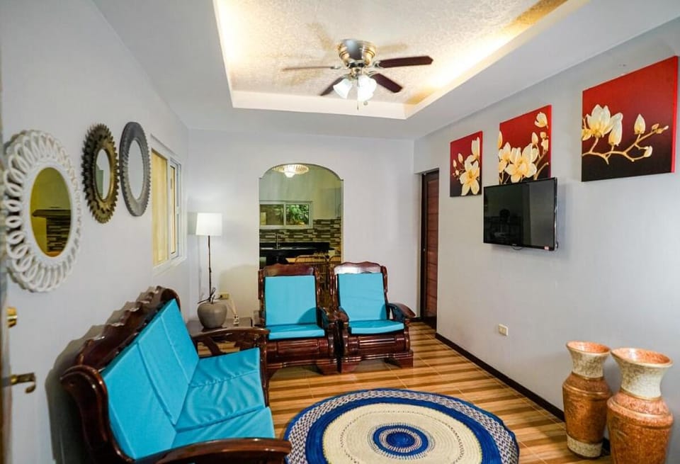 Two-BR House in Elyu for 8 pax with Pool Access  Vacation rental in La Union