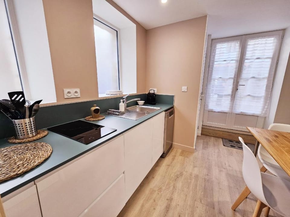 Côté cour chaleureuse maison de ville Apartment in Angoulême