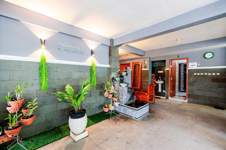 RedDoorz Syariah @ Delta Sari Aloha Waru Hotel in East Java