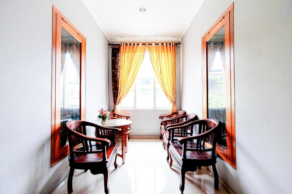 RedDoorz Syariah @ Delta Sari Aloha Waru Hotel in East Java