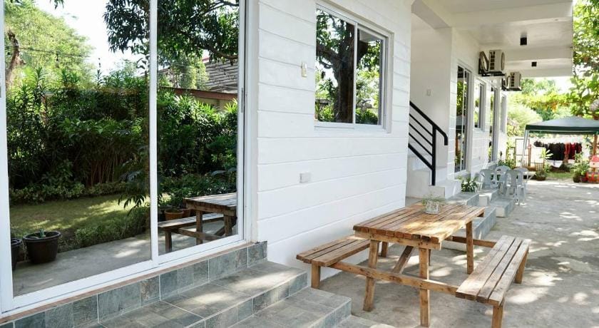 Location One Eighty Bed and Breakfast in La Union