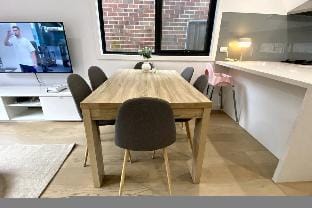 StayAU Modern 4BR Townhouse Bayswater Vacation rental in Melbourne