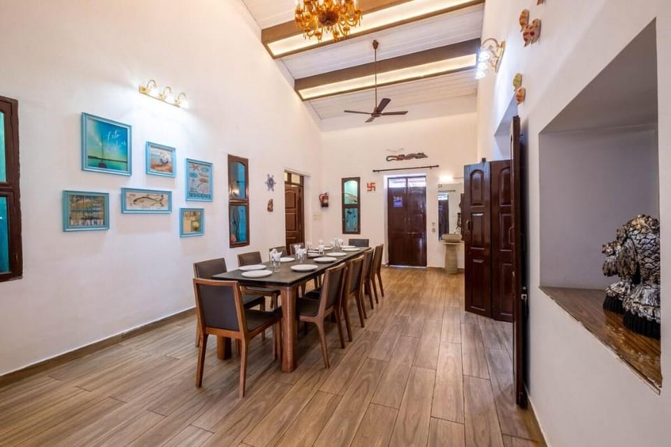 Luxury Villa 7 Bedroom + Private Pool + Beach near Villa in Calangute