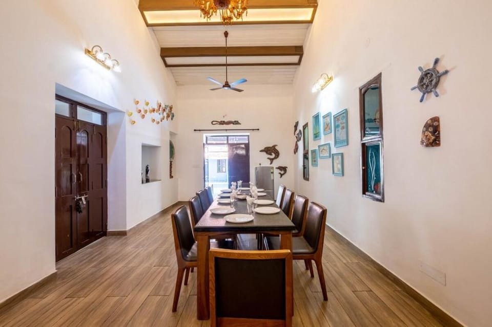 Luxury Villa 7 Bedroom + Private Pool + Beach near Villa in Calangute