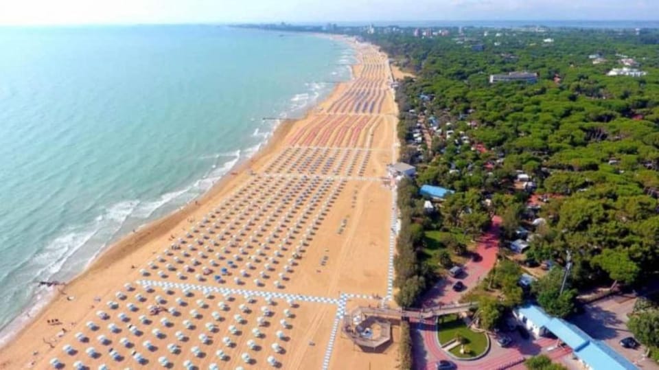 Cozy and welcoming single house with private garden by Beahost Rentals Villa in Lignano Sabbiadoro