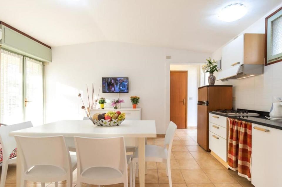 Cozy and welcoming single house with private garden by Beahost Rentals Villa in Lignano Sabbiadoro