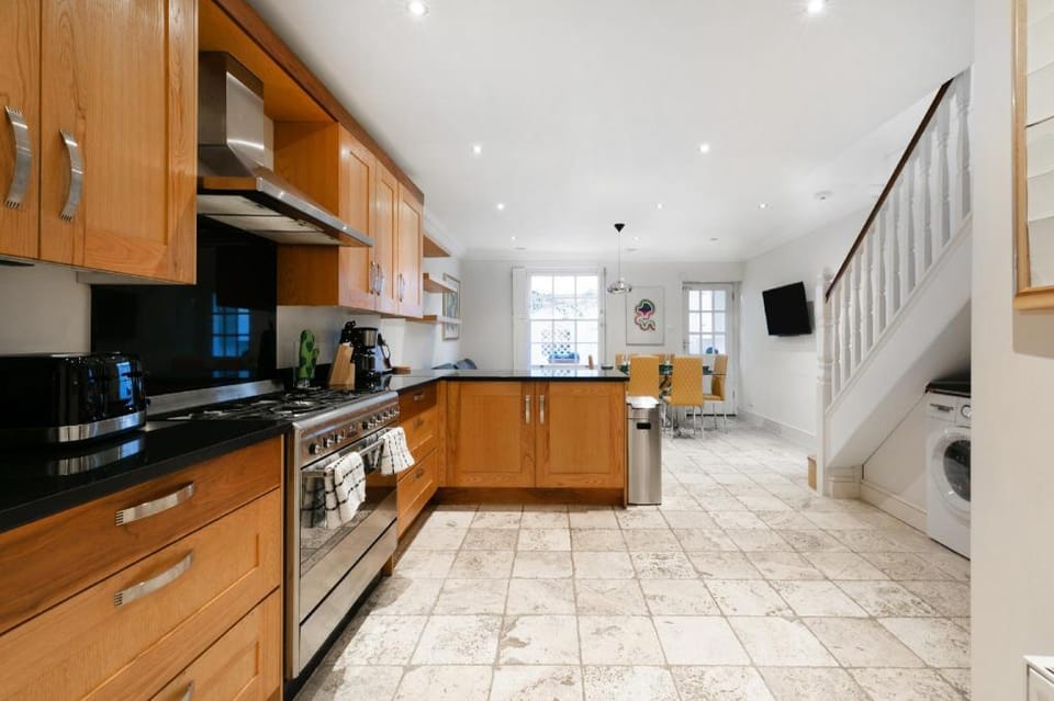 Beautiful 4 Bedroom House near Paddington Station Vacation rental in City of Westminster