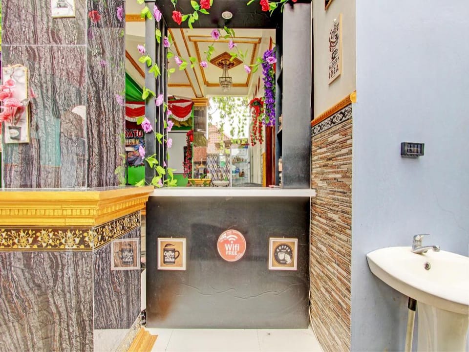 Hotel O Wisma Ratu Syariah Hotel in Special Region of Yogyakarta