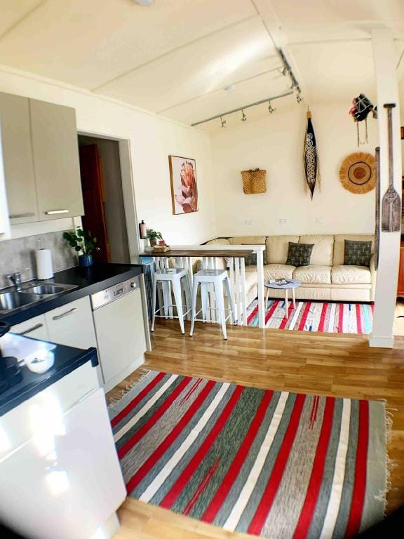 Central Awesome Apartment Free Wifi  Vacation rental in Northland