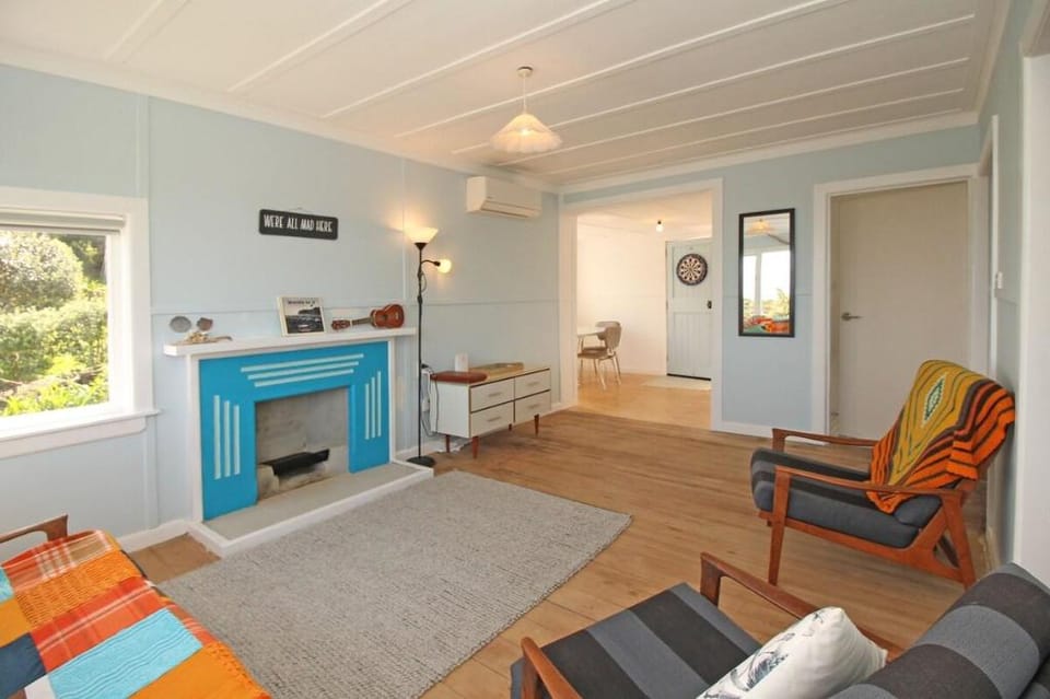 Classic family bach by the beach Vacation rental in Auckland Region