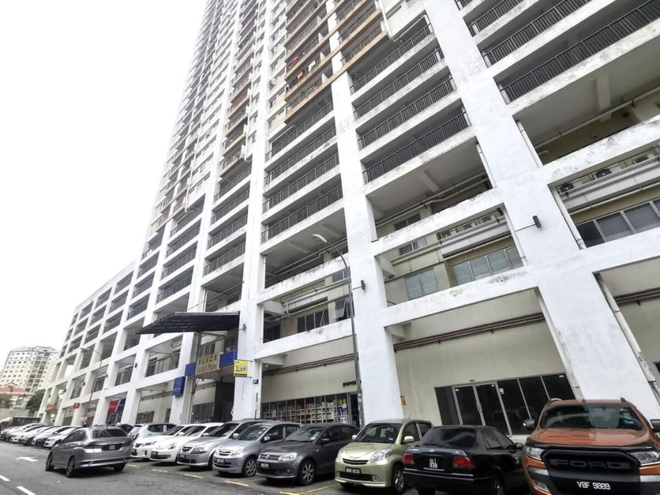 Menjalara Share House -Master Room+Bath Apartment in Petaling Jaya