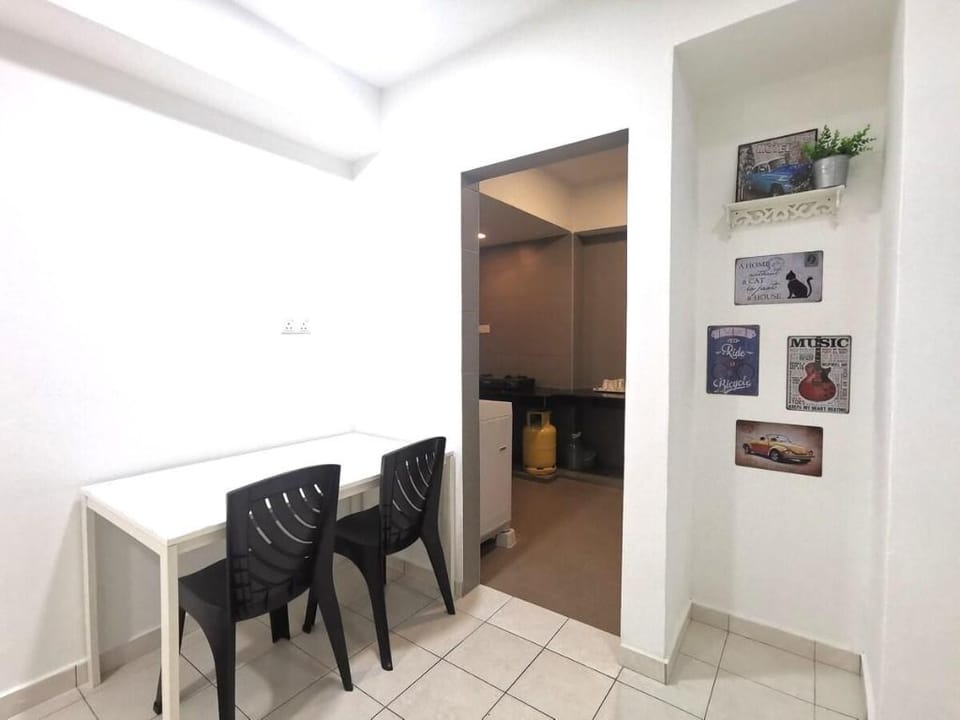Menjalara Share House - Room Only -1d Apartment in Petaling Jaya