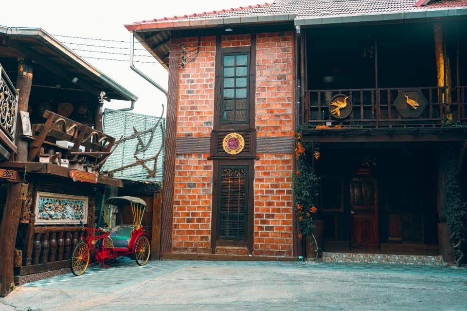 โรงแรมจันทร์แดง ( antique hotel ) Hotel in Laos