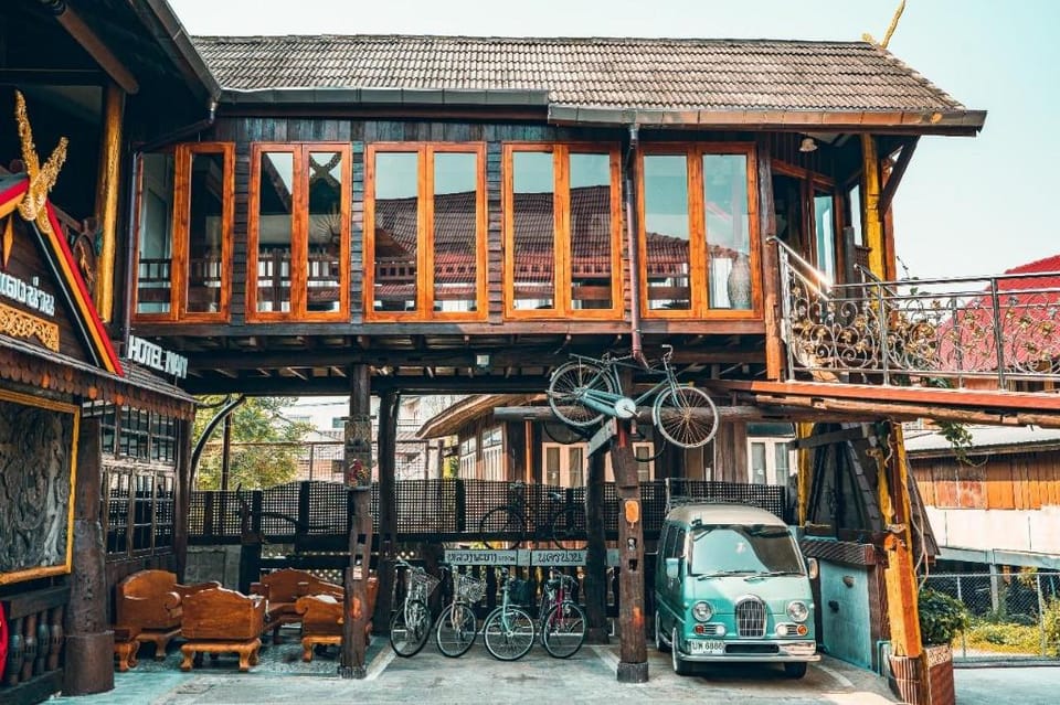 โรงแรมจันทร์แดง ( antique hotel ) Hotel in Laos