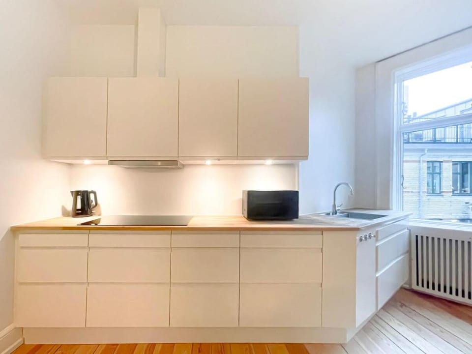 Large & Modern 4 Bedroom Flat Apartment in Frederiksberg
