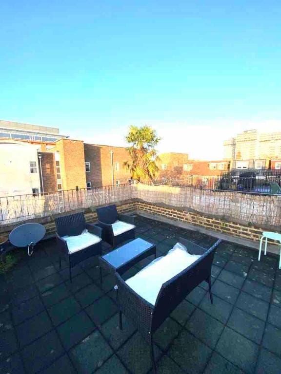 Wonderful 3BR Maisonette w/ Private Roof Terrace Apartment in London Borough of Richmond upon Thames
