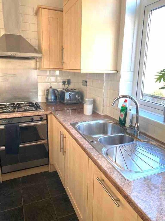 Wonderful 3BR Maisonette w/ Private Roof Terrace Apartment in London Borough of Richmond upon Thames