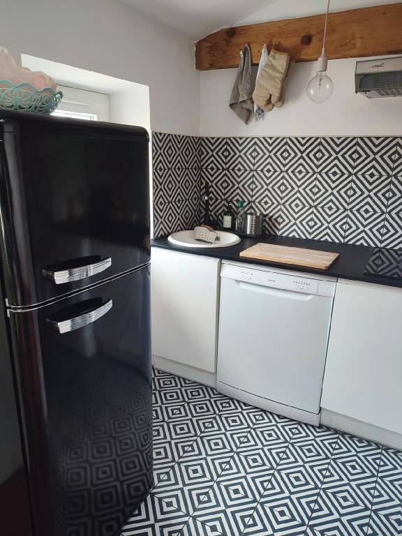 Sunny and spacious apartment in central location! Vacation rental in Marseille