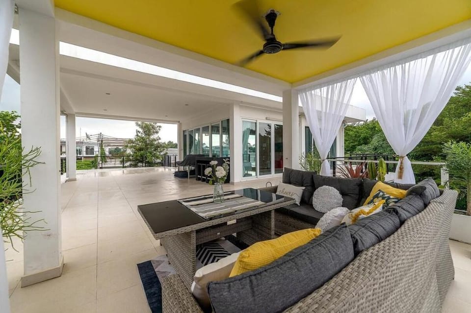 Luxurious and Playful 5 Bedroom Pool Villa (CC) Villa in Pattaya City