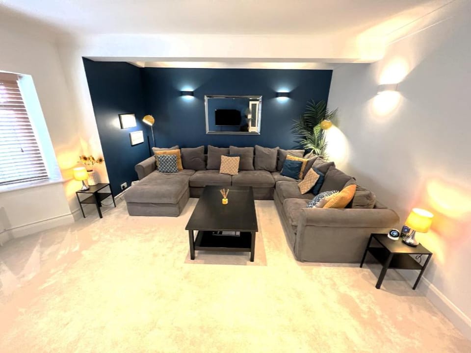 Seaside House Lancing with Parking Vacation rental in England