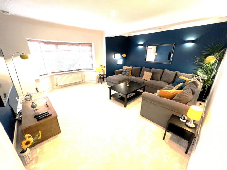 Seaside House Lancing with Parking Vacation rental in England