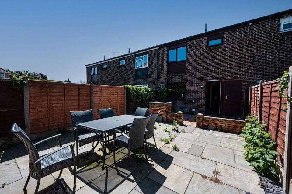 Homely Three Bed Close to centre-Free Parking Apartment in Ipswich