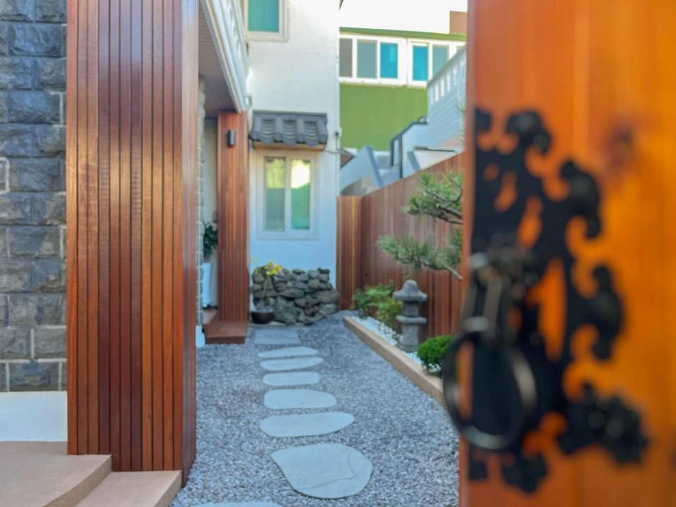 Jeju Miheon, Korean Style Hanok #101 Suite Room Vacation rental in South Korea