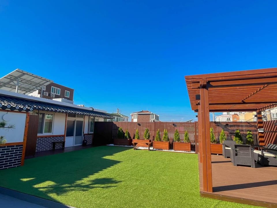 Jeju Miheon, Korean Style Hanok #101 Suite Room Vacation rental in South Korea