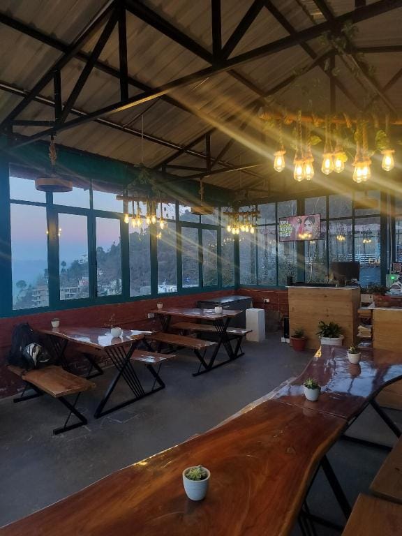 Sierra Vista Mukteshwar by Serenity Sips Hotel in Uttarakhand