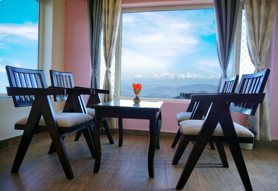 Sierra Vista Mukteshwar by Serenity Sips Hotel in Uttarakhand