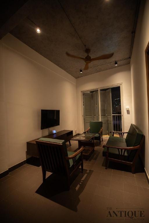 Double Balcony - Vintage Saigon Indochine Style Apartment in Ho Chi Minh City