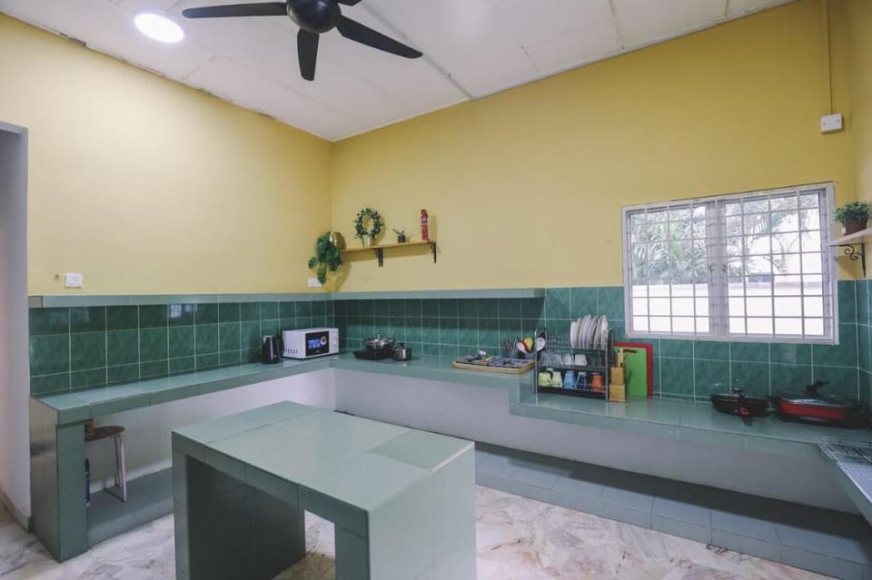 HUGE Garden Bungalow with KTV/Pool Table/Archery Vacation rental in Federal Territory of Kuala Lumpur