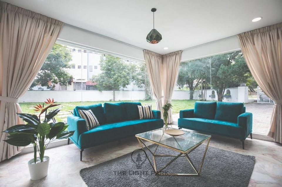 HUGE Garden Bungalow with KTV/Pool Table/Archery Vacation rental in Federal Territory of Kuala Lumpur