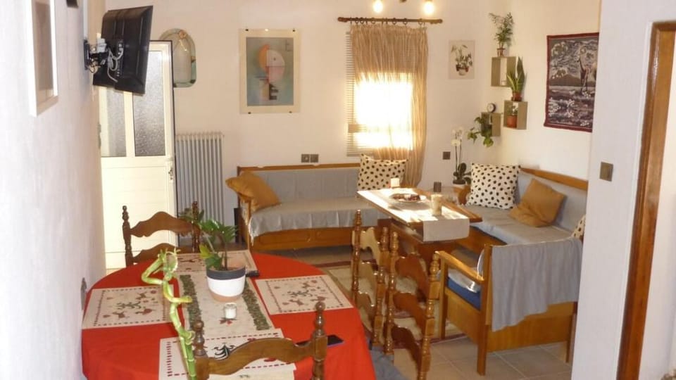 Nakou's House-Το σπίτι του Νάκου Vacation rental in Peloponnese, Western Greece and the Ionian