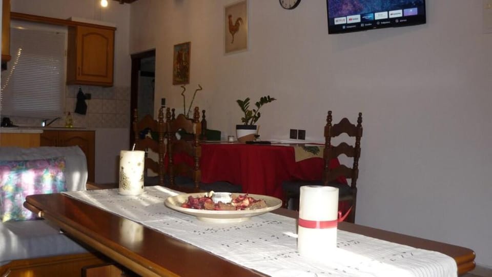 Nakou's House-Το σπίτι του Νάκου Vacation rental in Peloponnese, Western Greece and the Ionian