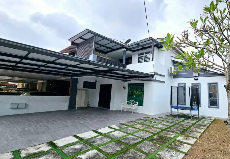 Modern Cozy House 4Room10pax @Near Sunway Carnival Vacation rental in Penang