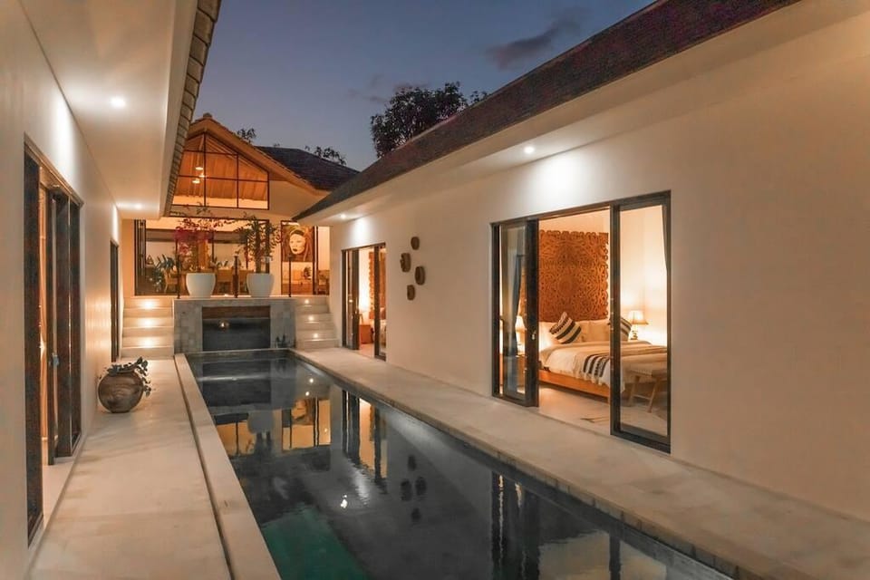 Berawa villa modern/quiet/rice field view 180° Villa in North Kuta