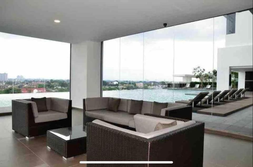 N1809 Midvalley Mall(4minDrive) Netflix‼️ Pool Vacation rental in Johor Bahru