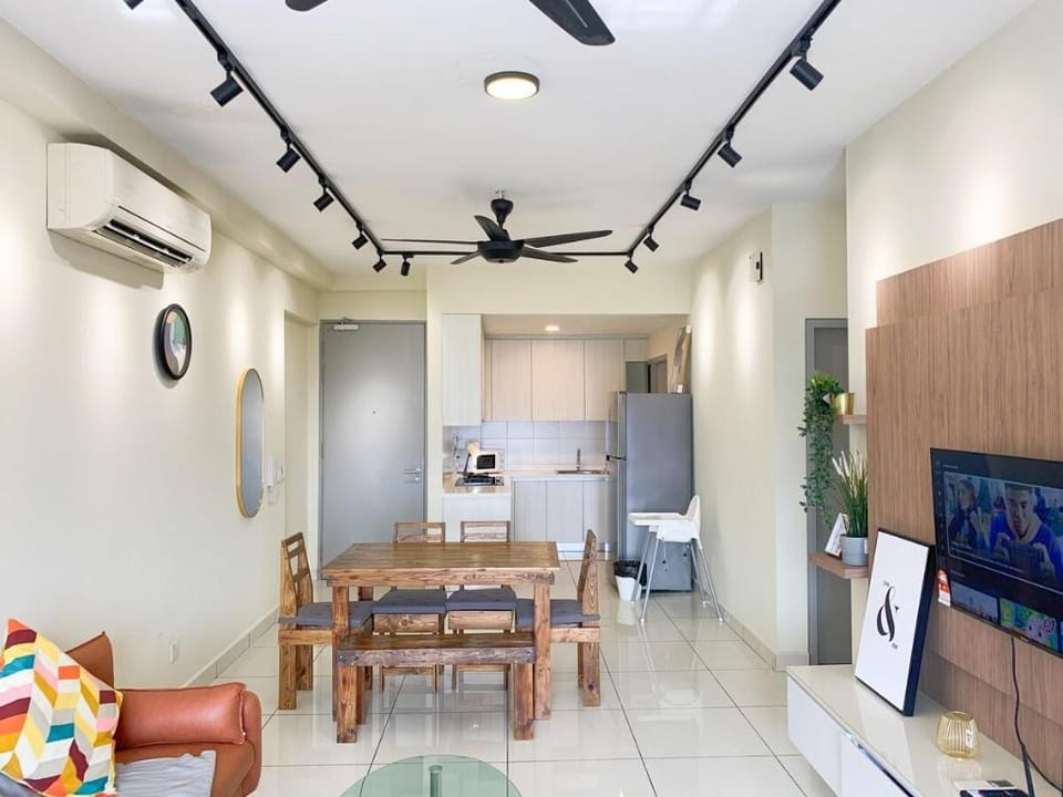 N1809 Midvalley Mall(4minDrive) Netflix‼️ Pool Vacation rental in Johor Bahru