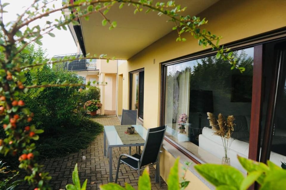 Lake-Apartment |StayUnix| Lake-Terrace-Parking Apartment in Canton of Zurich