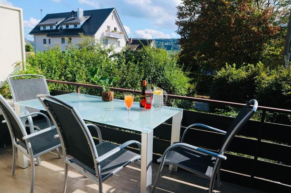 Lake-View-Oasis |StayUnix| Sauna-Balcony-Parking Apartment in Canton of Zurich