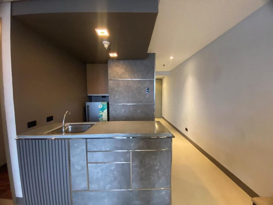 Big Family Suite with 200mbps Wi-Fi in Makati Ave Apartment in Makati