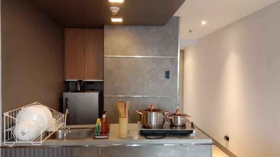 Big Family Suite with 200mbps Wi-Fi in Makati Ave Apartment in Makati