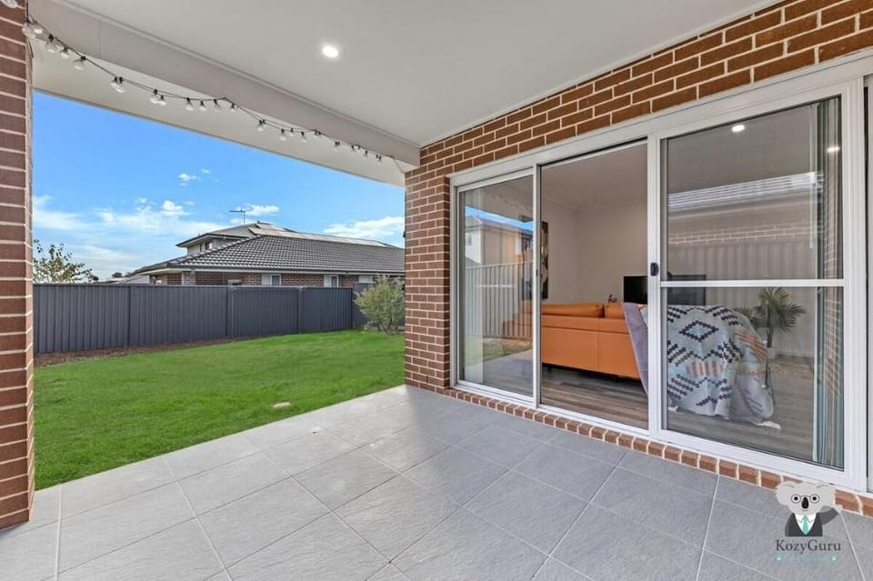 KozyGuru | Austral | 5 Bed Comfy House Vacation rental in Sydney
