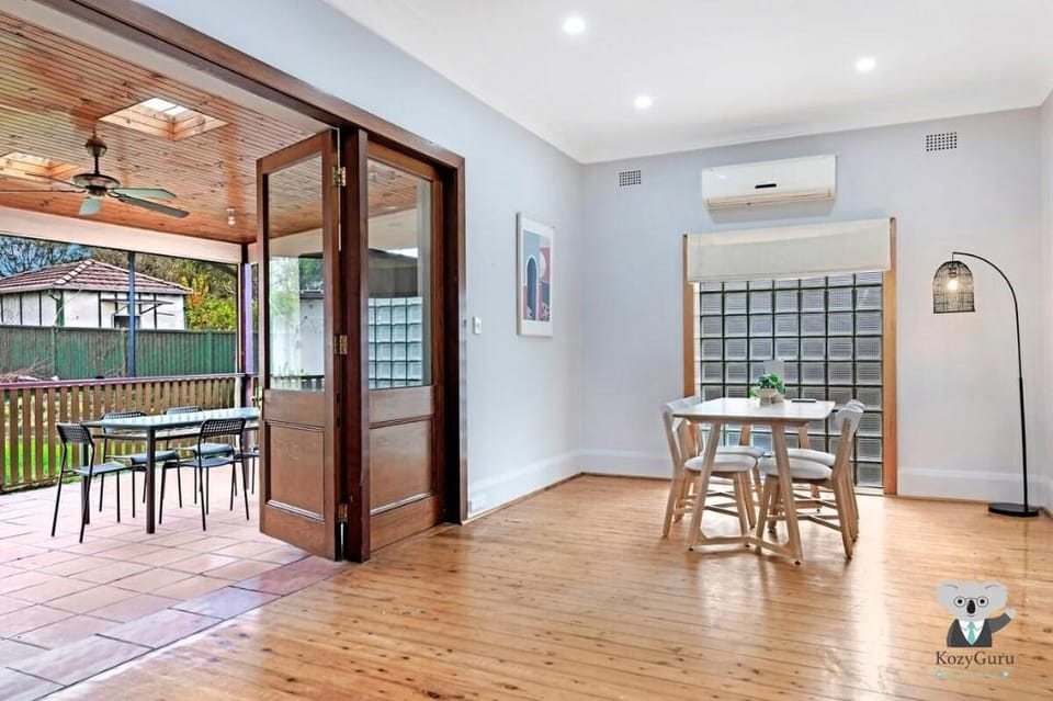 KozyGuru | Campsie | Oldie-Goodie Look 4 Bed House Vacation rental in Sydney