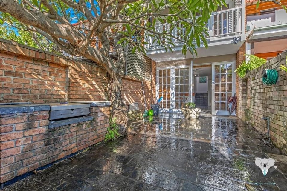 KozyGuru | Glebe | Cozy 2 Bedroom Terrace House Vacation rental in Sydney