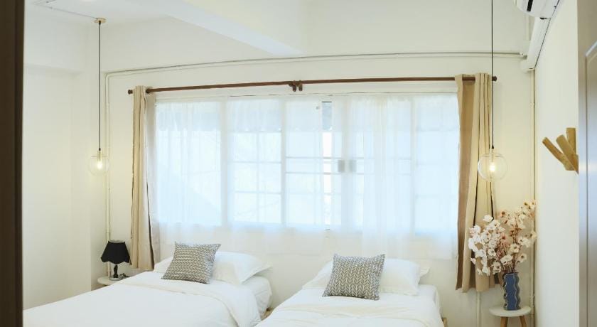 Rare to find 3 BR China Town, 2 mins from MRTrain Apartment in Bangkok