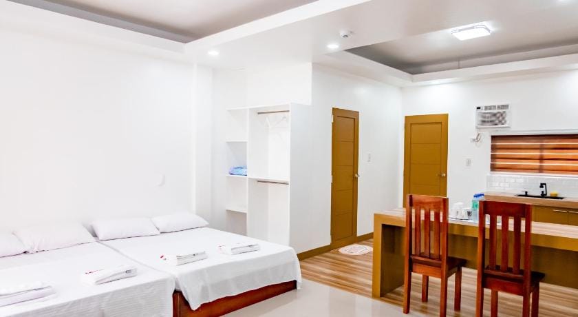 E&C TOURIST INN FAMILY ROOM Apartment in Dumaguete